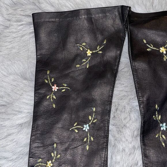 1940’s Vintage Black Long Leather Gloves with Embroidered Flowers - Picture 4 of 12